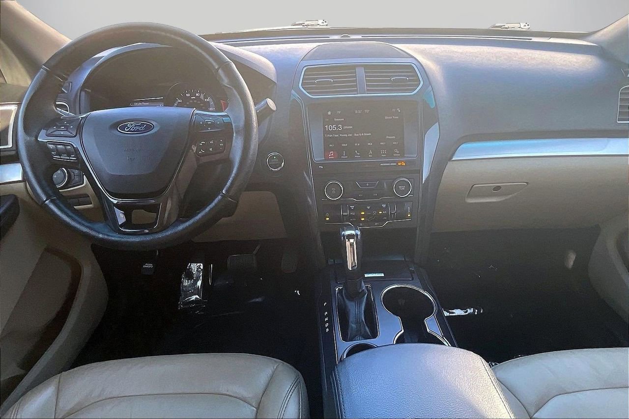 Used 2017 Ford Explorer XLT w/ Equipment Group 202A image 16