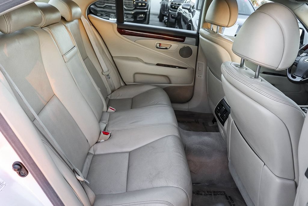 Used 2016 Lexus LS 460 w/ Comfort Package RWD image 20