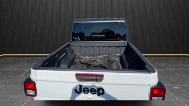 Used 2021 Jeep Gladiator Overland w/ Trailer Tow Package AWD/4WD image 11