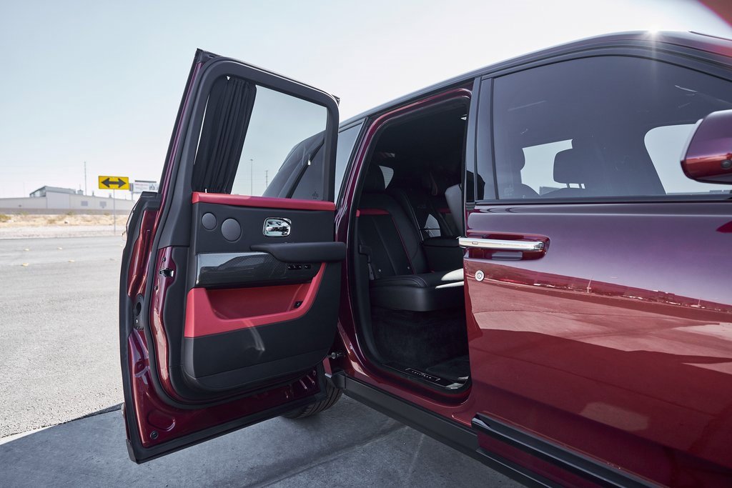 Used 2022 Rolls-Royce Cullinan Black Badge image 25