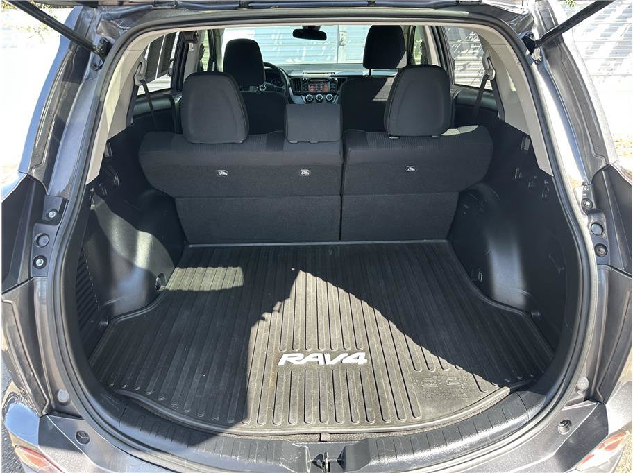 Used 2017 Toyota RAV4 LE w/ All Weather Liner Package AWD/4WD image 29