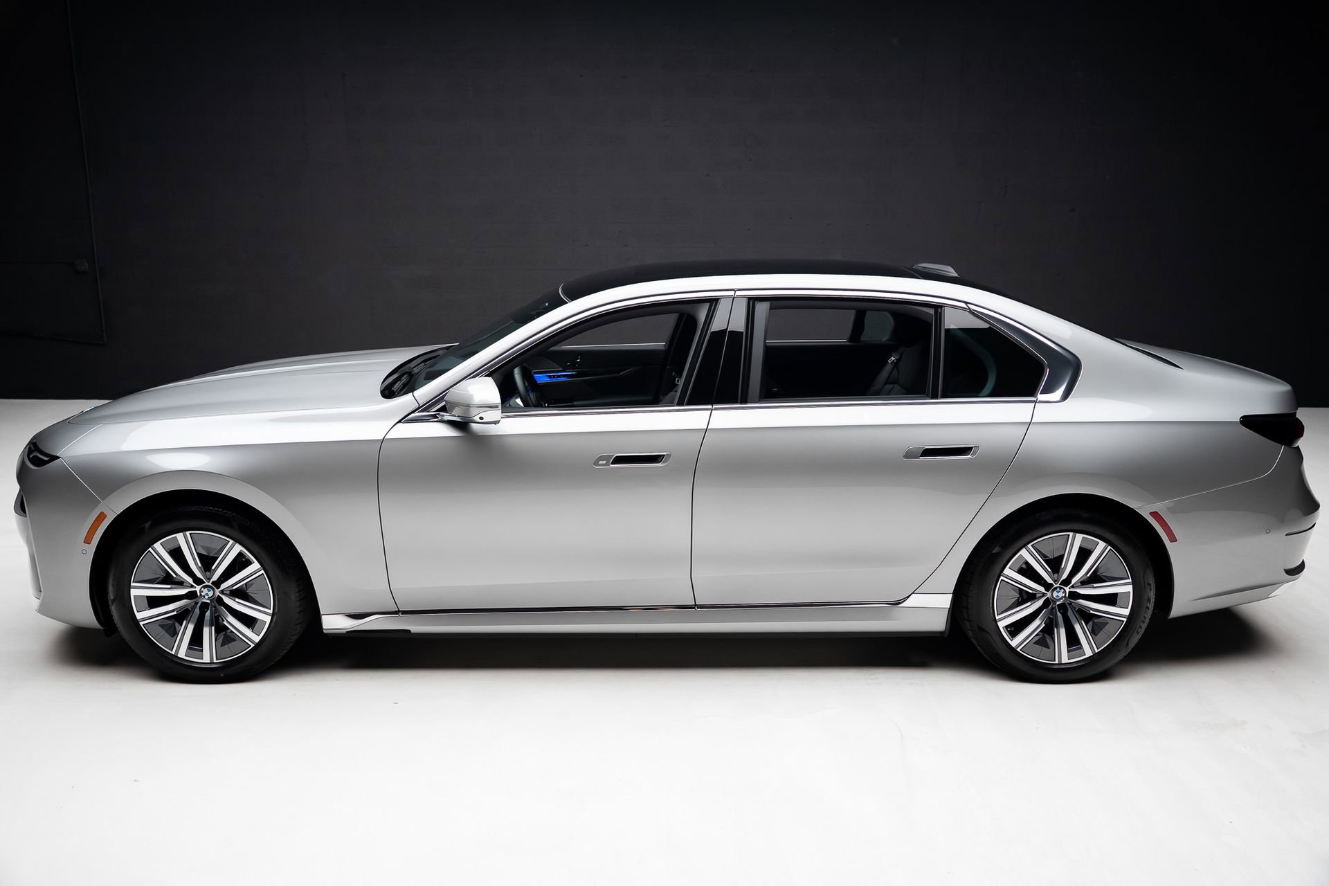 Used 2024 BMW i7 eDrive50 RWD image 17