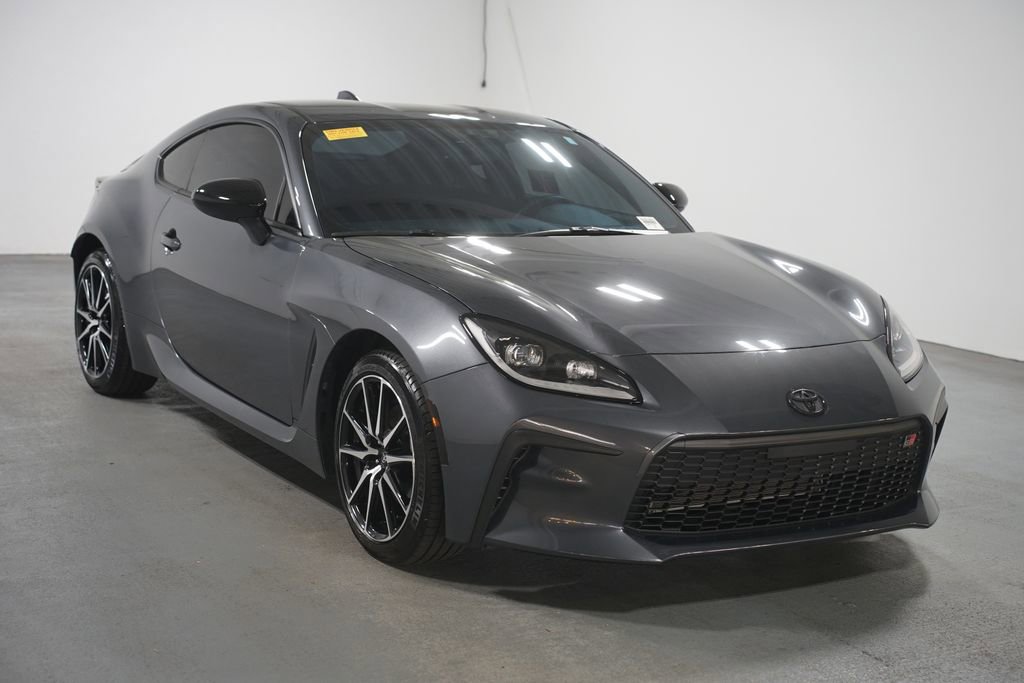 Certified 2024 Toyota GR86 image 3