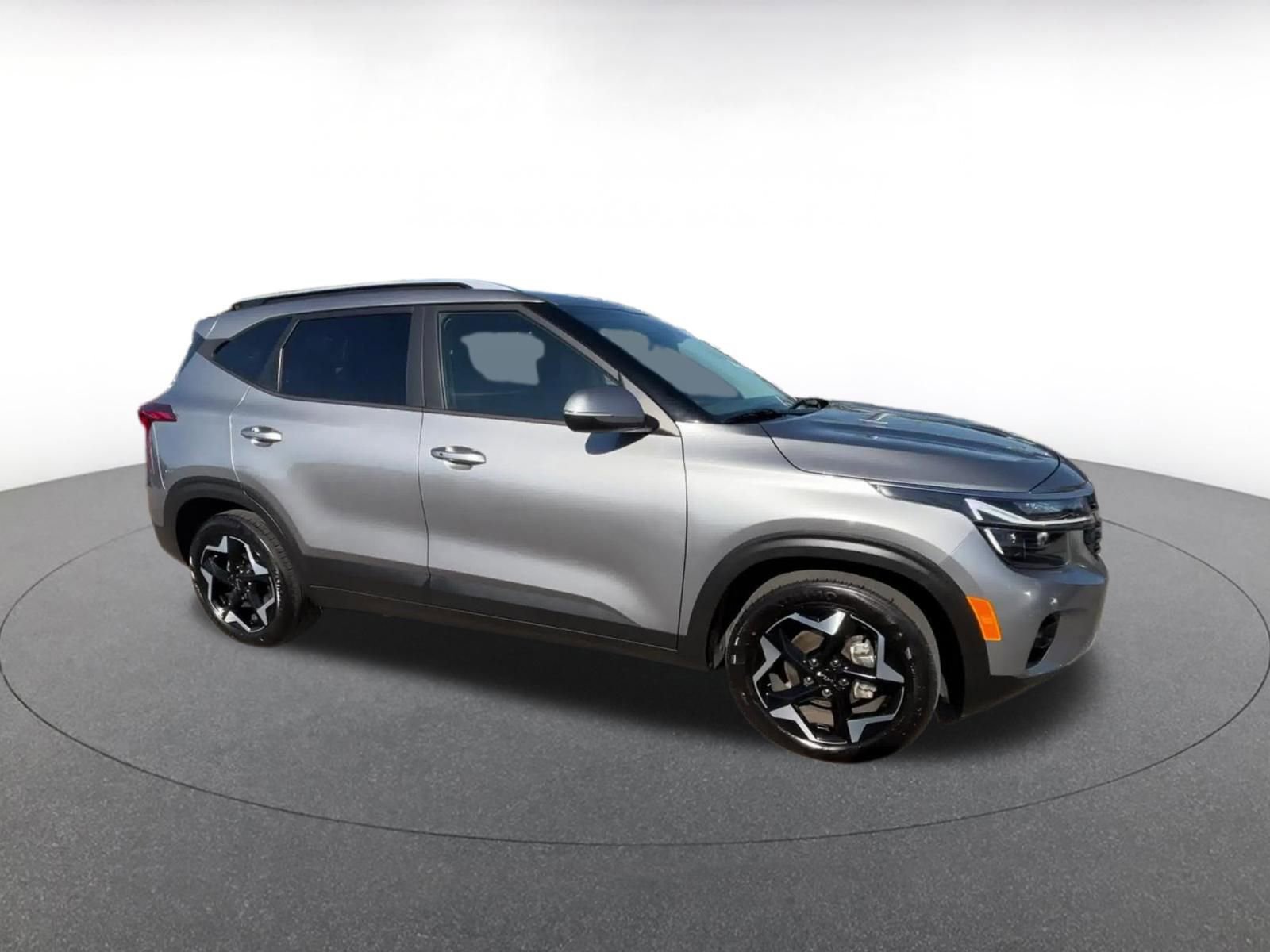 Used 2025 Kia Seltos S image 2