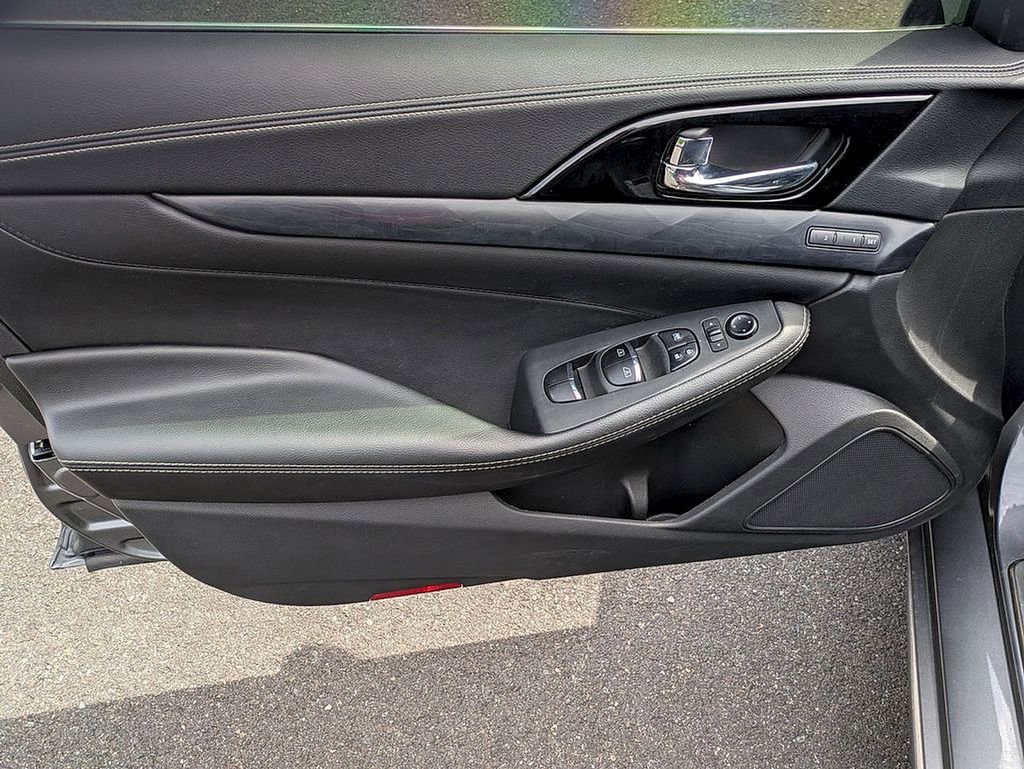 Used 2023 Nissan Maxima Platinum w/ Sport Mat Group FWD image 9
