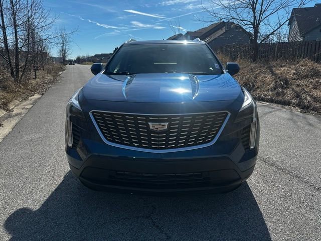 Used 2019 Cadillac XT4 Luxury w/ Cold Weather Package image 2