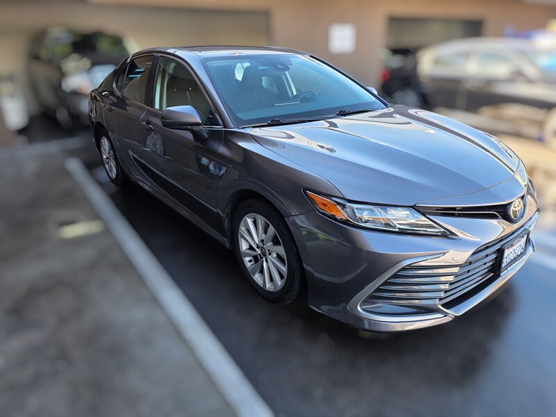 Used 2021 Toyota Camry LE FWD image 5