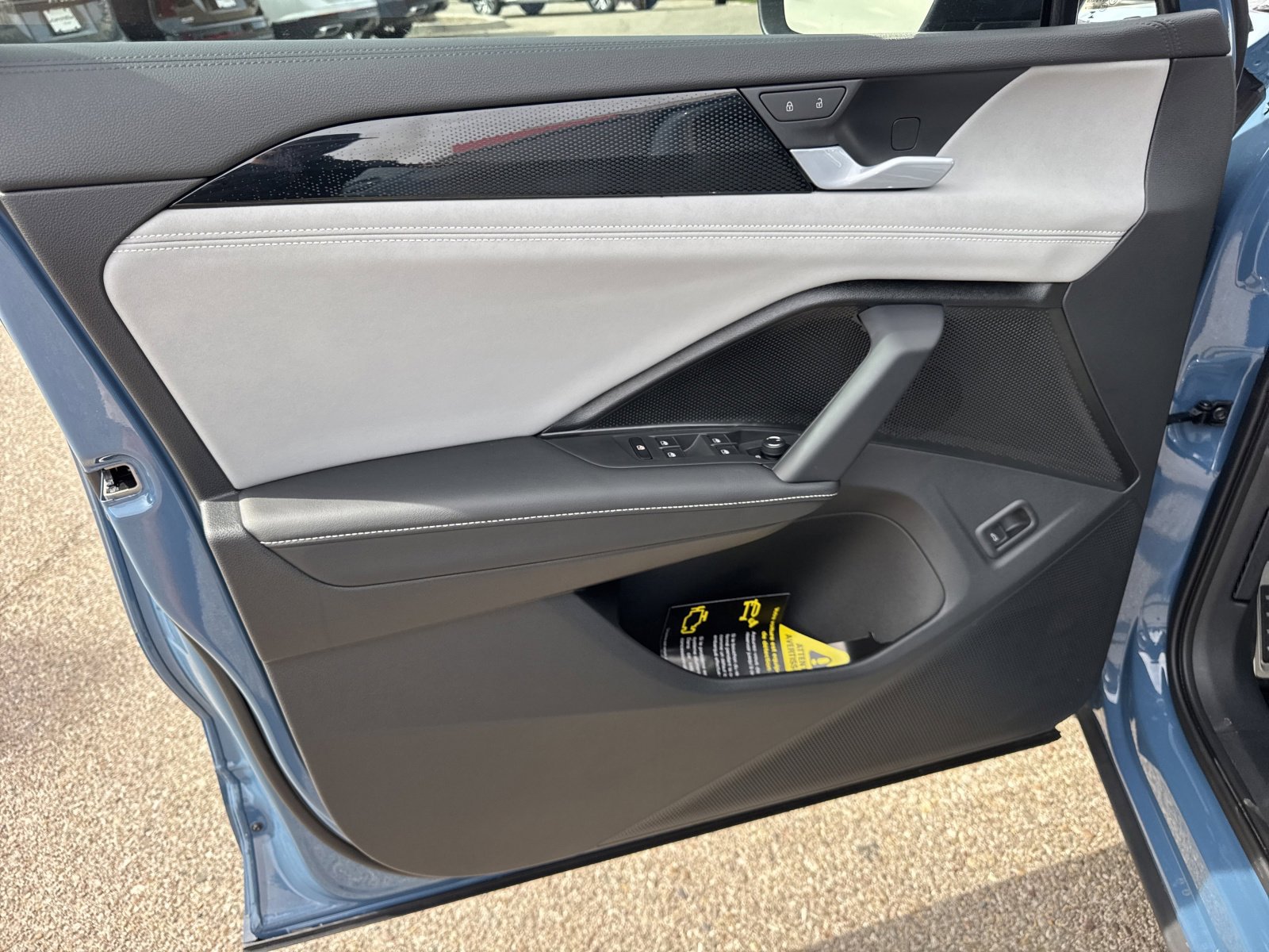 New 2026 Volkswagen Tiguan SE R-Line image 11