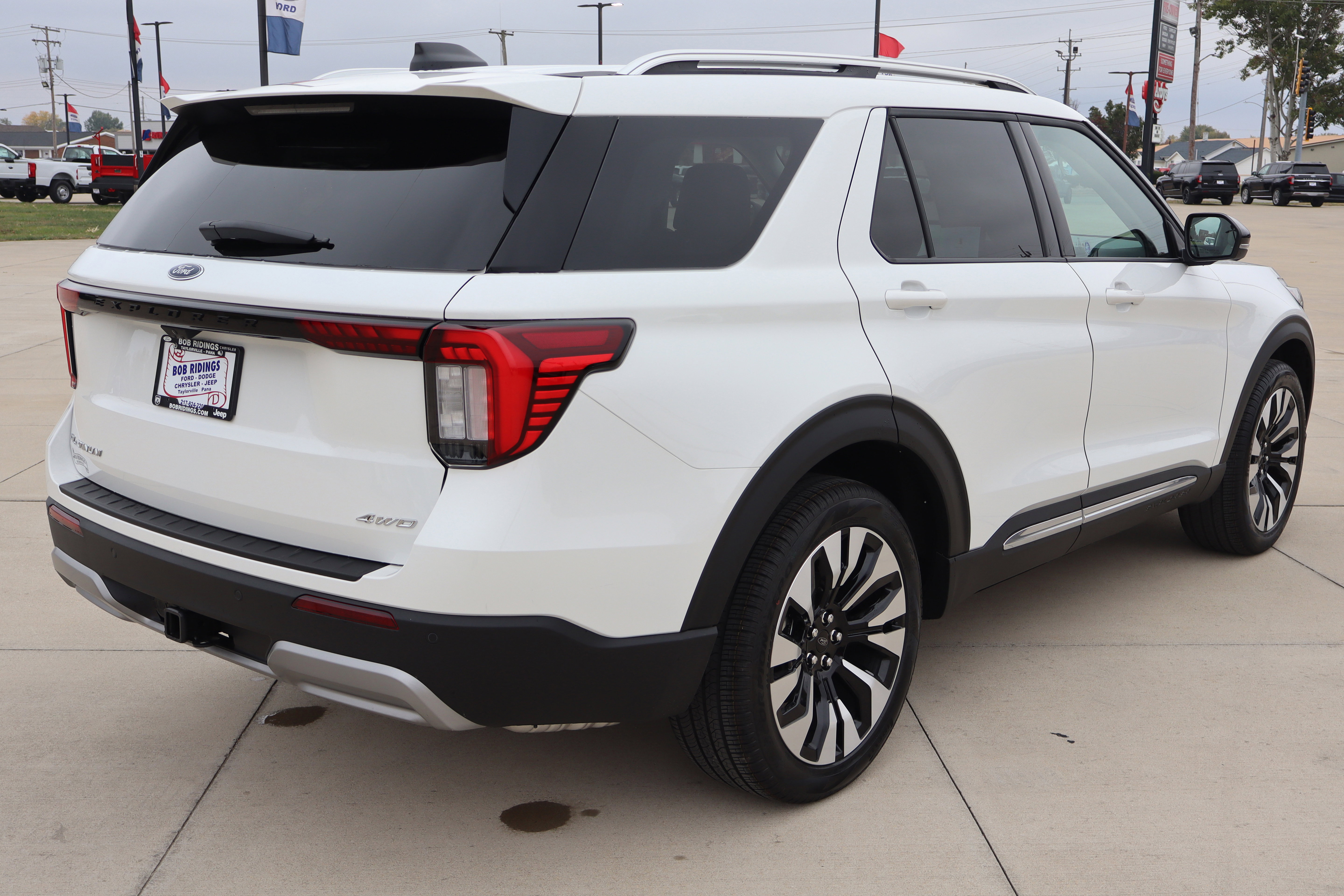 New 2026 Ford Explorer Platinum image 5
