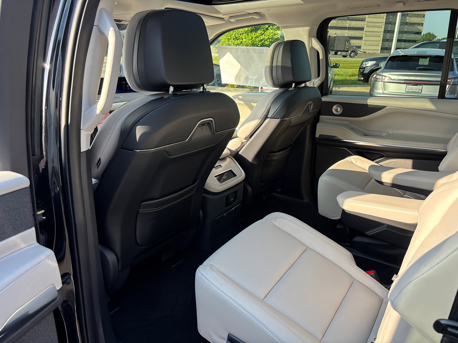 New 2025 Lincoln Navigator L Reserve image 27