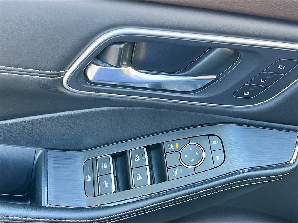 Used 2023 Nissan Rogue Platinum w/ Platinum Premium Package image 18