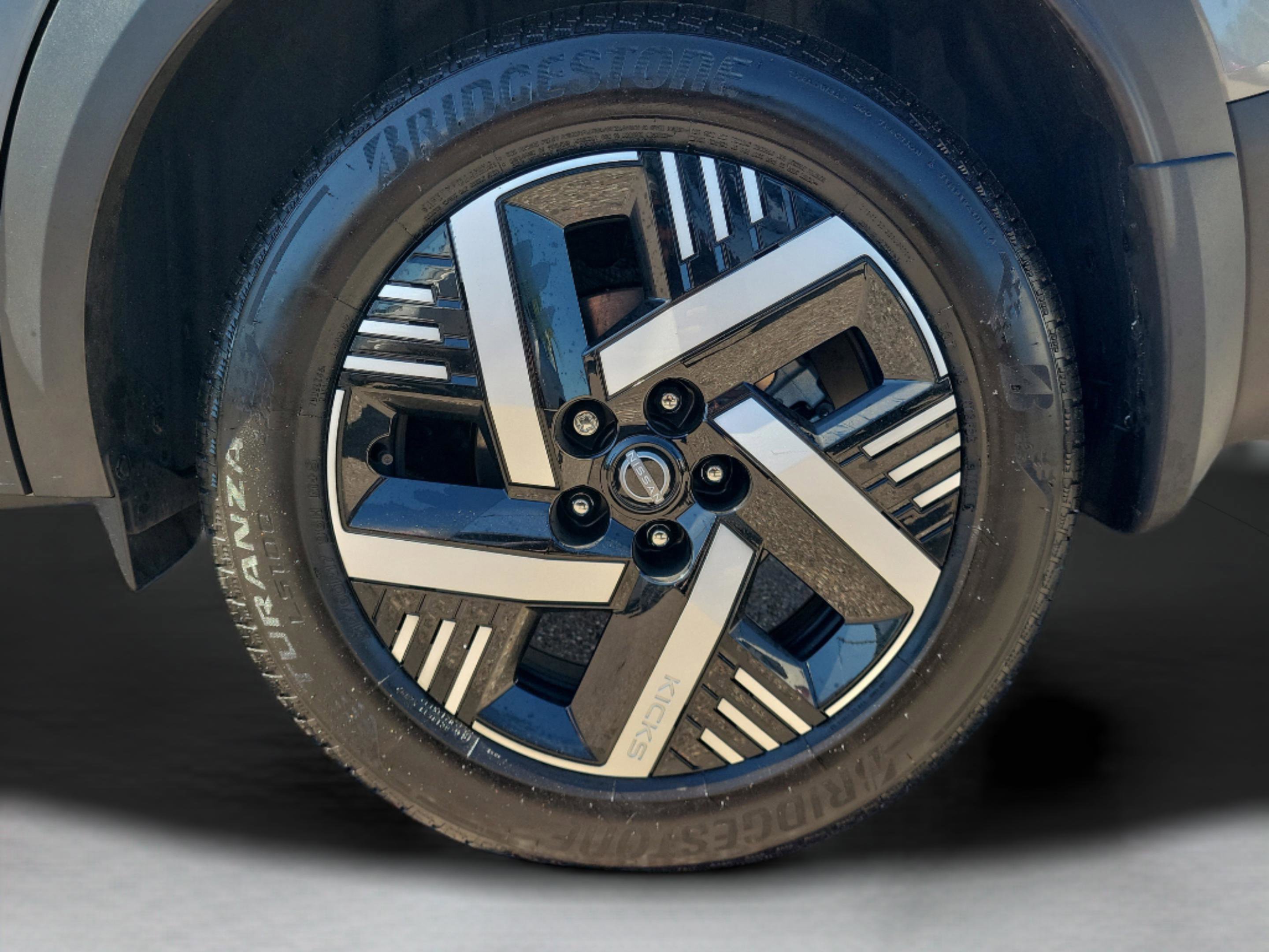 Certified 2025 Nissan Kicks SV image 7