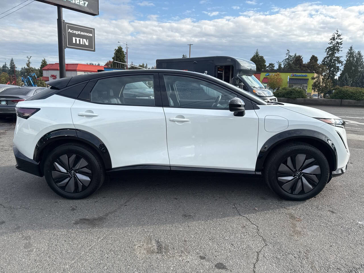 Used 2024 Nissan Ariya AWD image 8