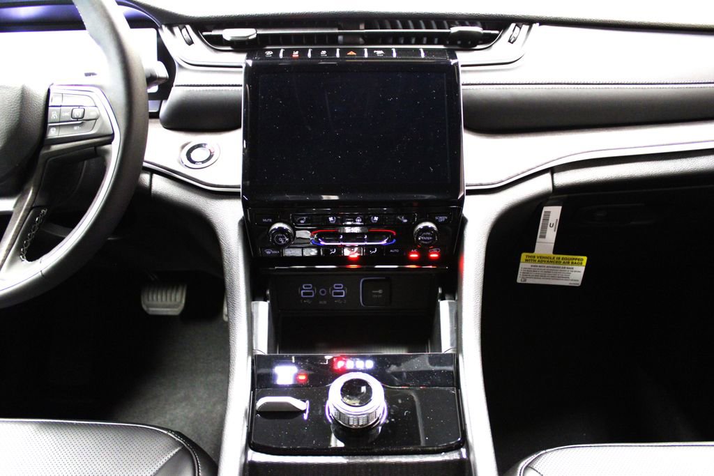 New 2025 Jeep Grand Cherokee Limited w/ Luxury Tech Group II image 13
