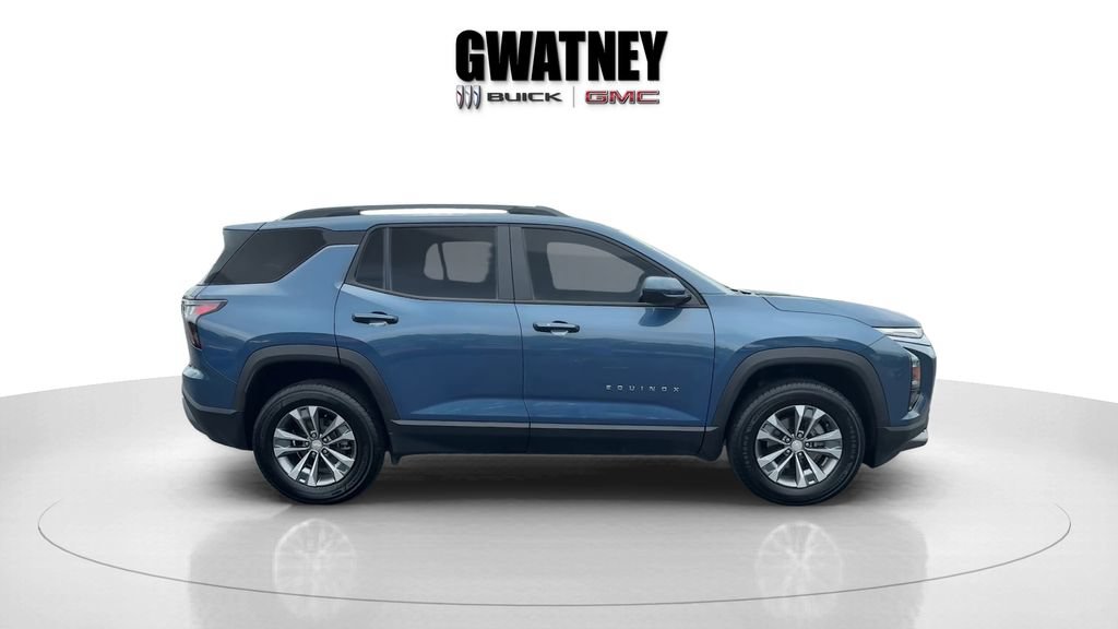 Used 2026 Chevrolet Equinox LT FWD image 2