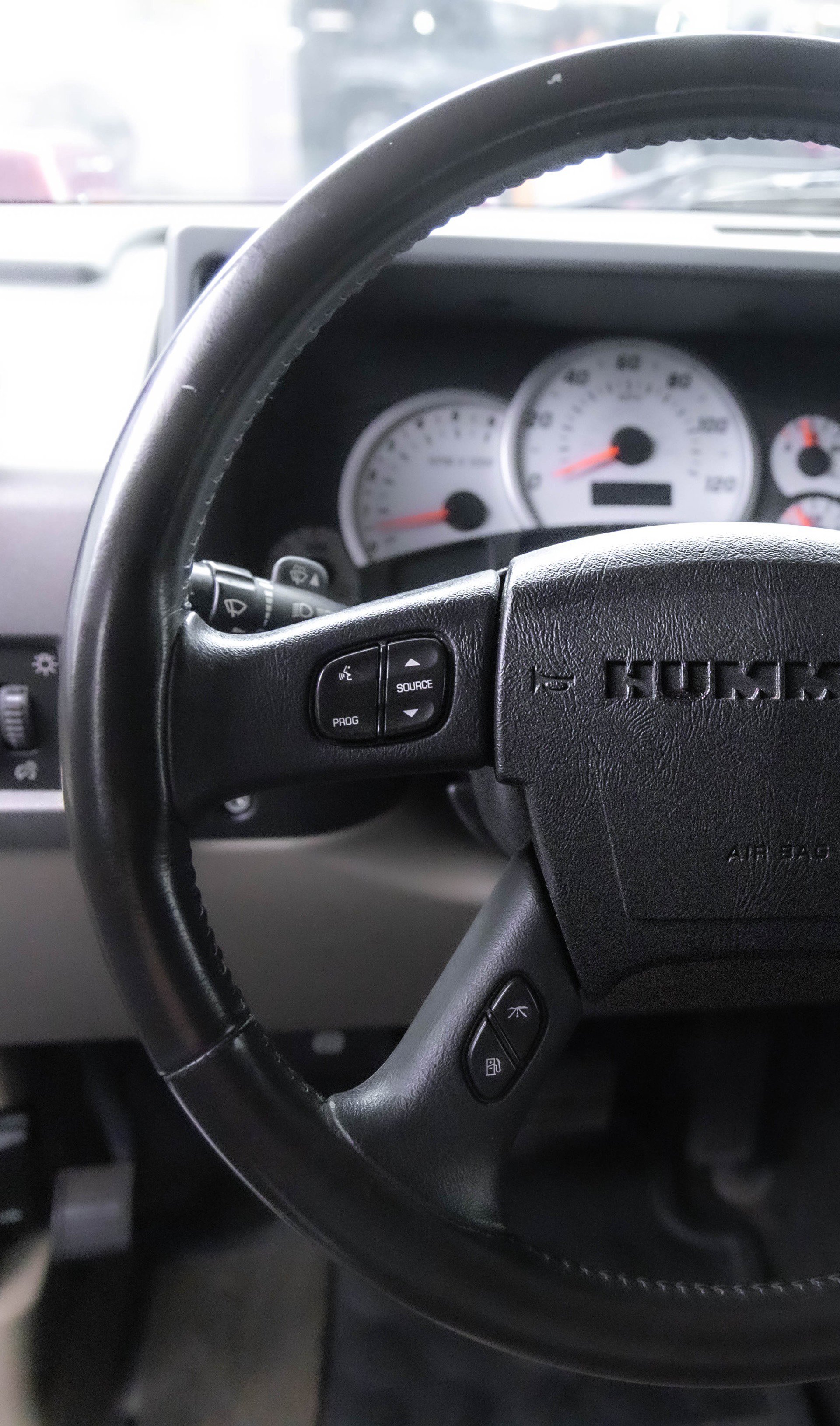 Used 2003 HUMMER H2 Luxury w/ Preferred Equipment Group image 12