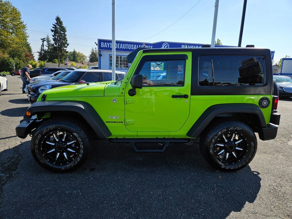 Used 2012 Jeep Wrangler Sahara w/ Connectivity Group AWD/4WD image 2