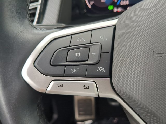Used 2025 Volkswagen Atlas Cross Sport SEL R-Line AWD/4WD image 33
