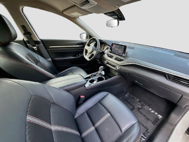 Used 2024 Nissan Altima 2.5 SR FWD image 26