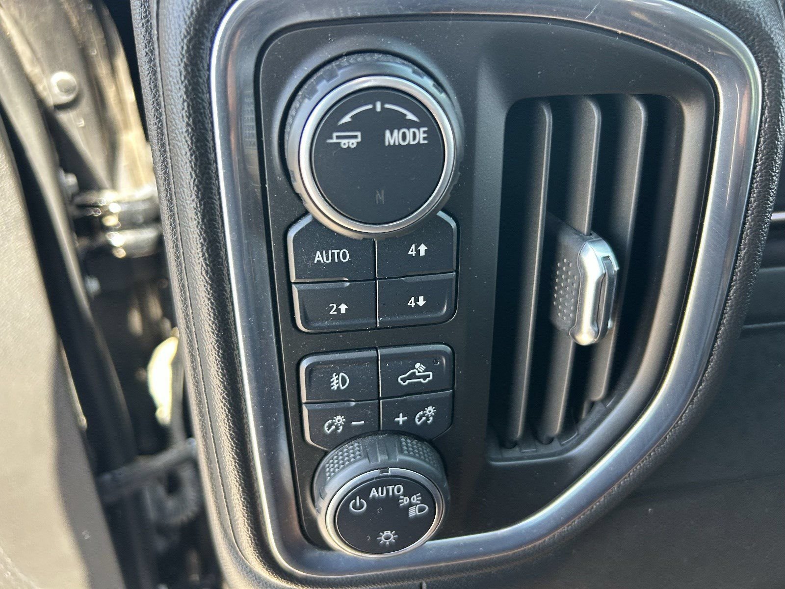 Certified 2021 Chevrolet Silverado 1500 RST w/ Redline Edition AWD/4WD image 28