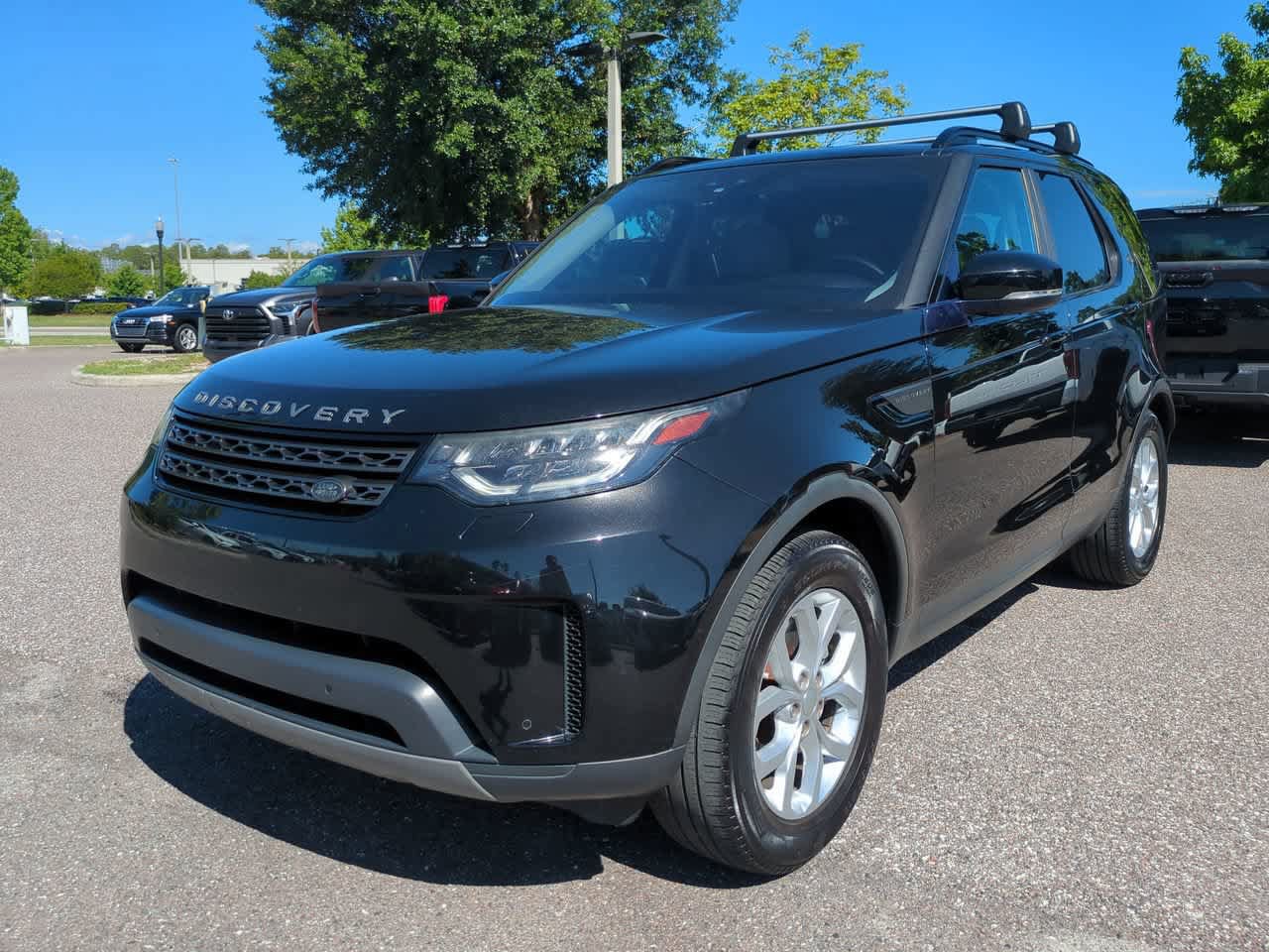 Used 2017 Land Rover Discovery SE AWD/4WD image 2