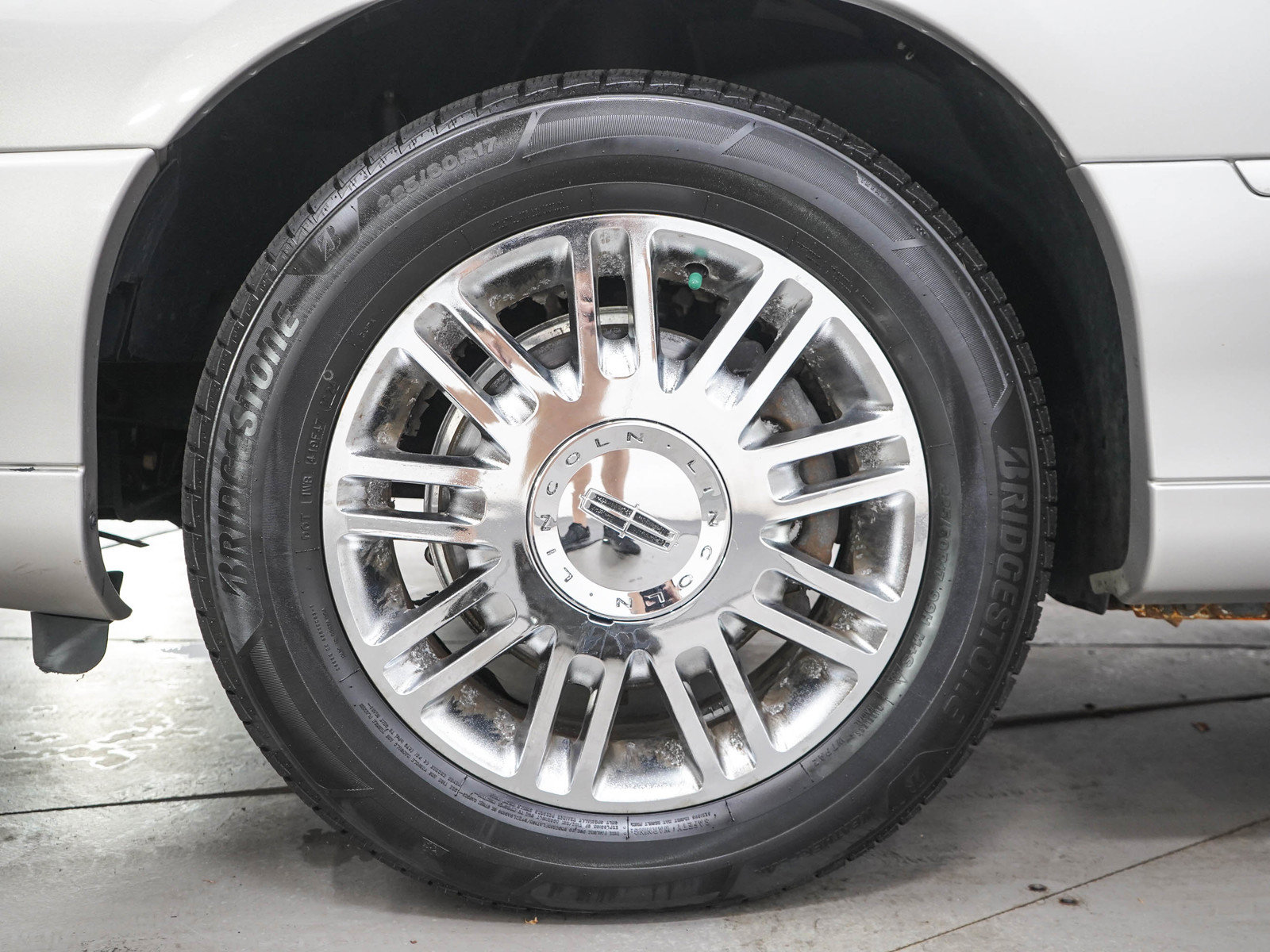 Used 2006 Lincoln Town Car Signature Limited RWD image 24