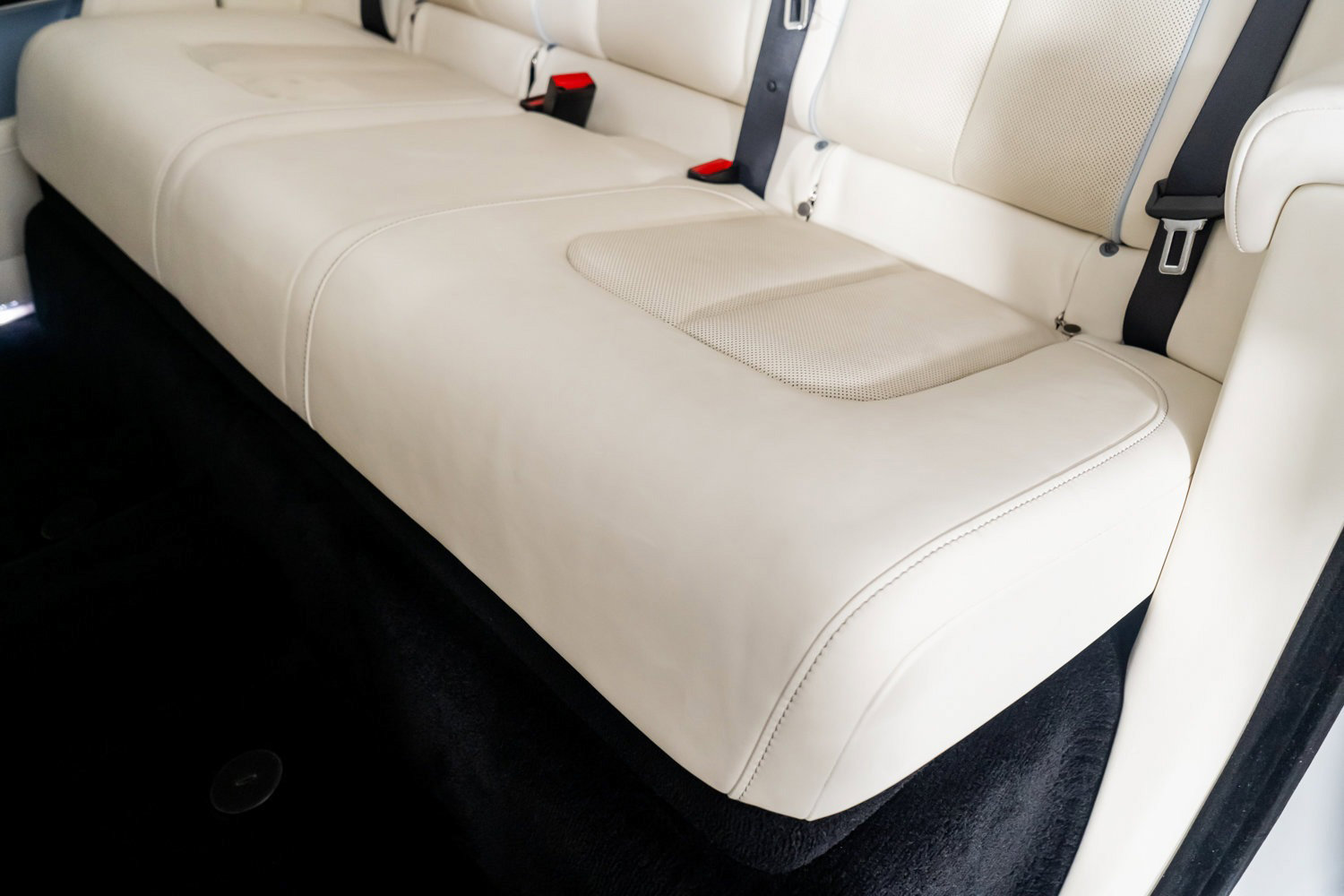 Used 2023 Rolls-Royce Cullinan Black Badge image 85