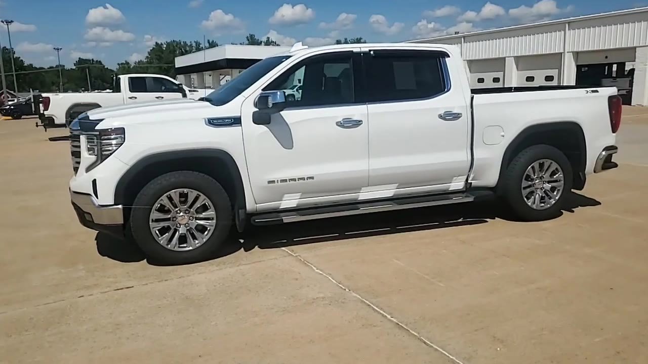 Used 2023 GMC Sierra 1500 SLT w/ SLT Premium Package image 5