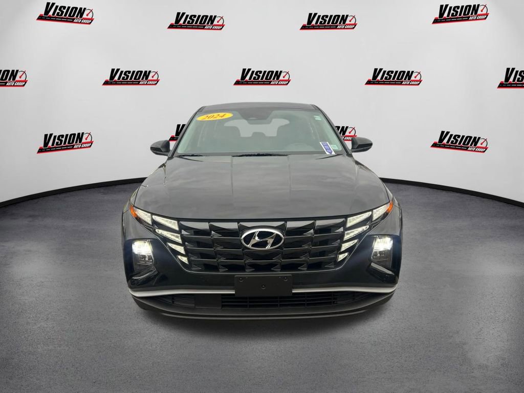 Certified 2024 Hyundai Tucson SE image 2