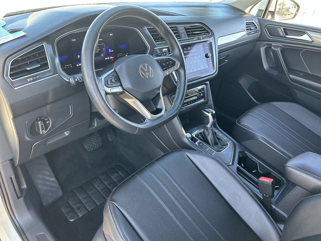 Used 2022 Volkswagen Tiguan SE FWD image 15