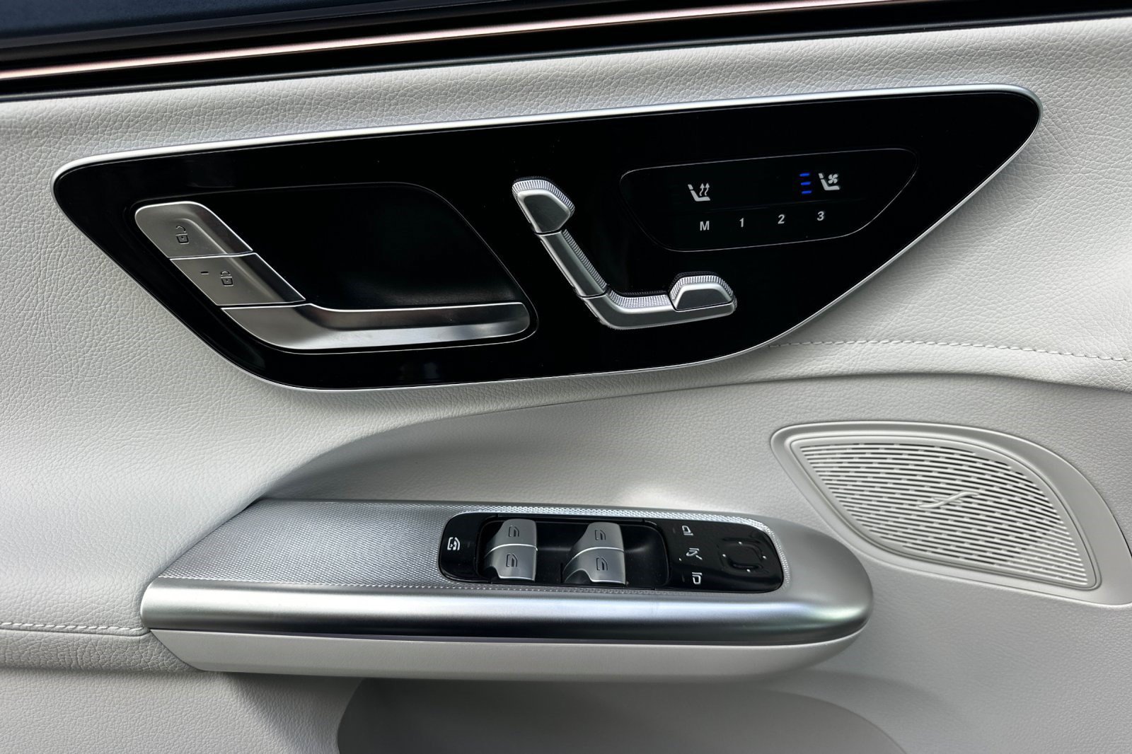 New 2027 Mercedes-Benz EQE 320 4MATIC SUV image 13