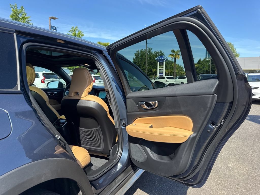 Used 2026 Volvo V60 B5 Cross Country Ultra AWD/4WD image 17