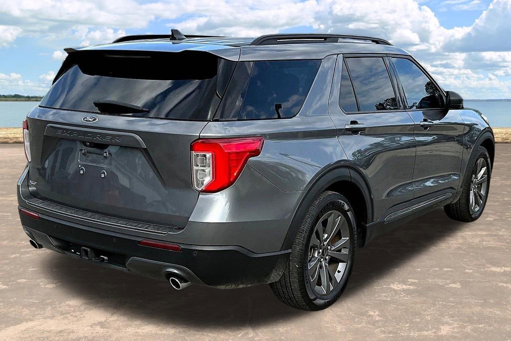 Used 2021 Ford Explorer XLT w/ Equipment Group 202A image 7
