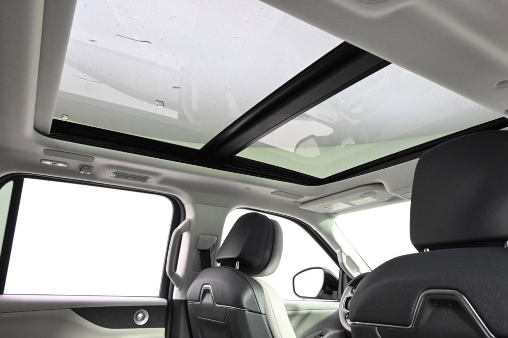 New 2026 Lincoln Navigator Reserve image 17