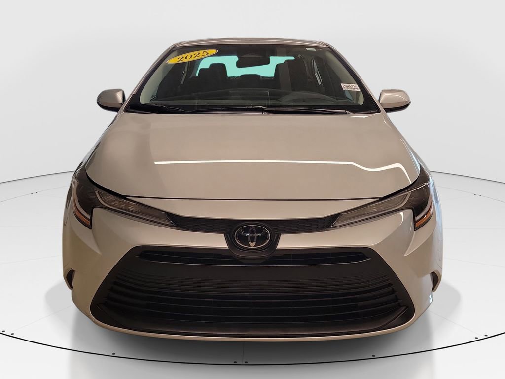 Used 2025 Toyota Corolla LE image 2