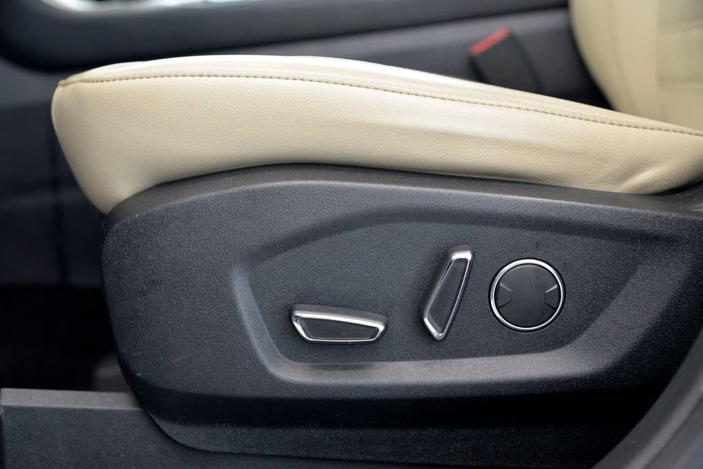 Used 2018 Ford Edge SEL w/ Equipment Group 201A AWD/4WD image 16