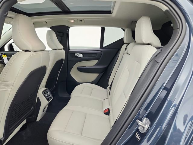 New 2026 Volvo XC40 B5 Ultra w/ Climate Package image 36