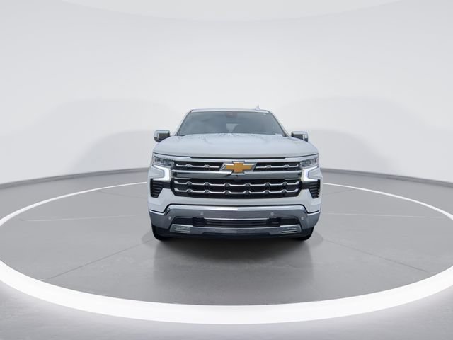 Used 2025 Chevrolet Silverado 1500 LTZ AWD/4WD image 3