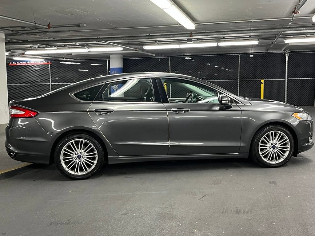 Used 2016 Ford Fusion SE w/ Equipment Group 202A FWD image 32