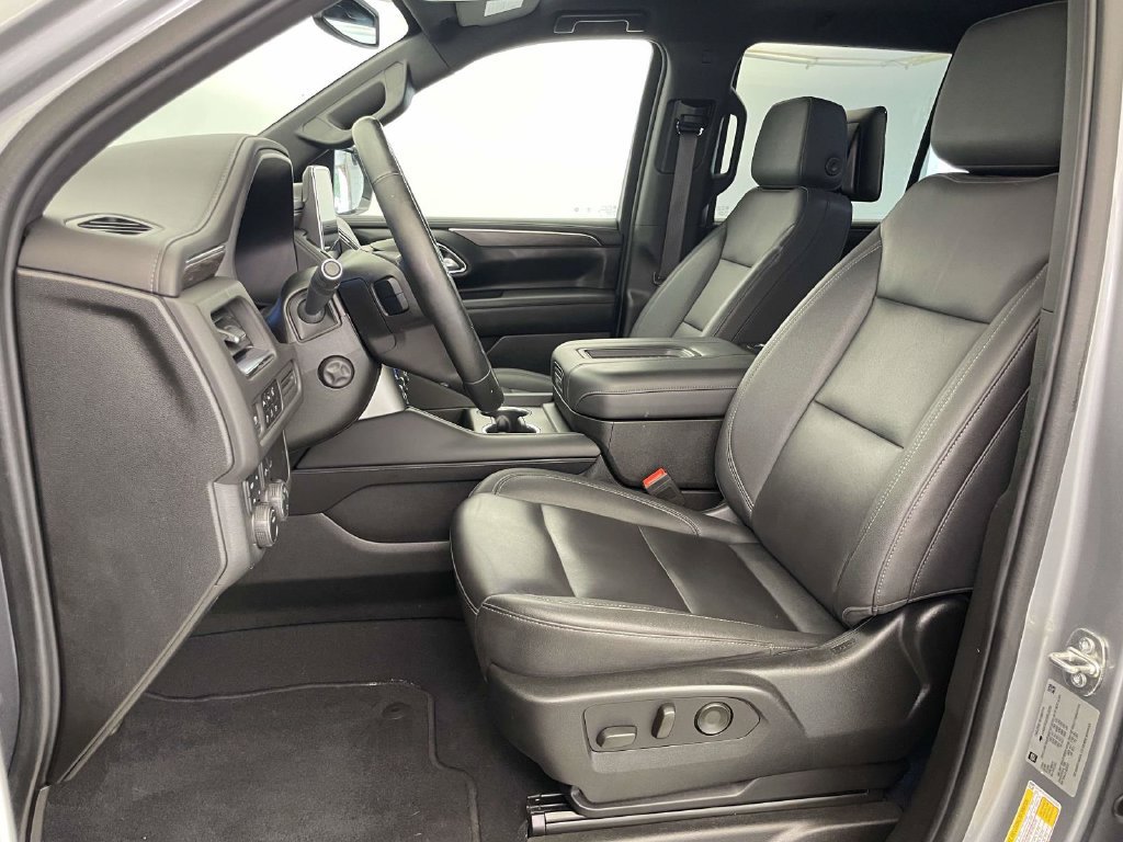 Used 2024 Chevrolet Tahoe Z71 w/ Luxury Package AWD/4WD image 5