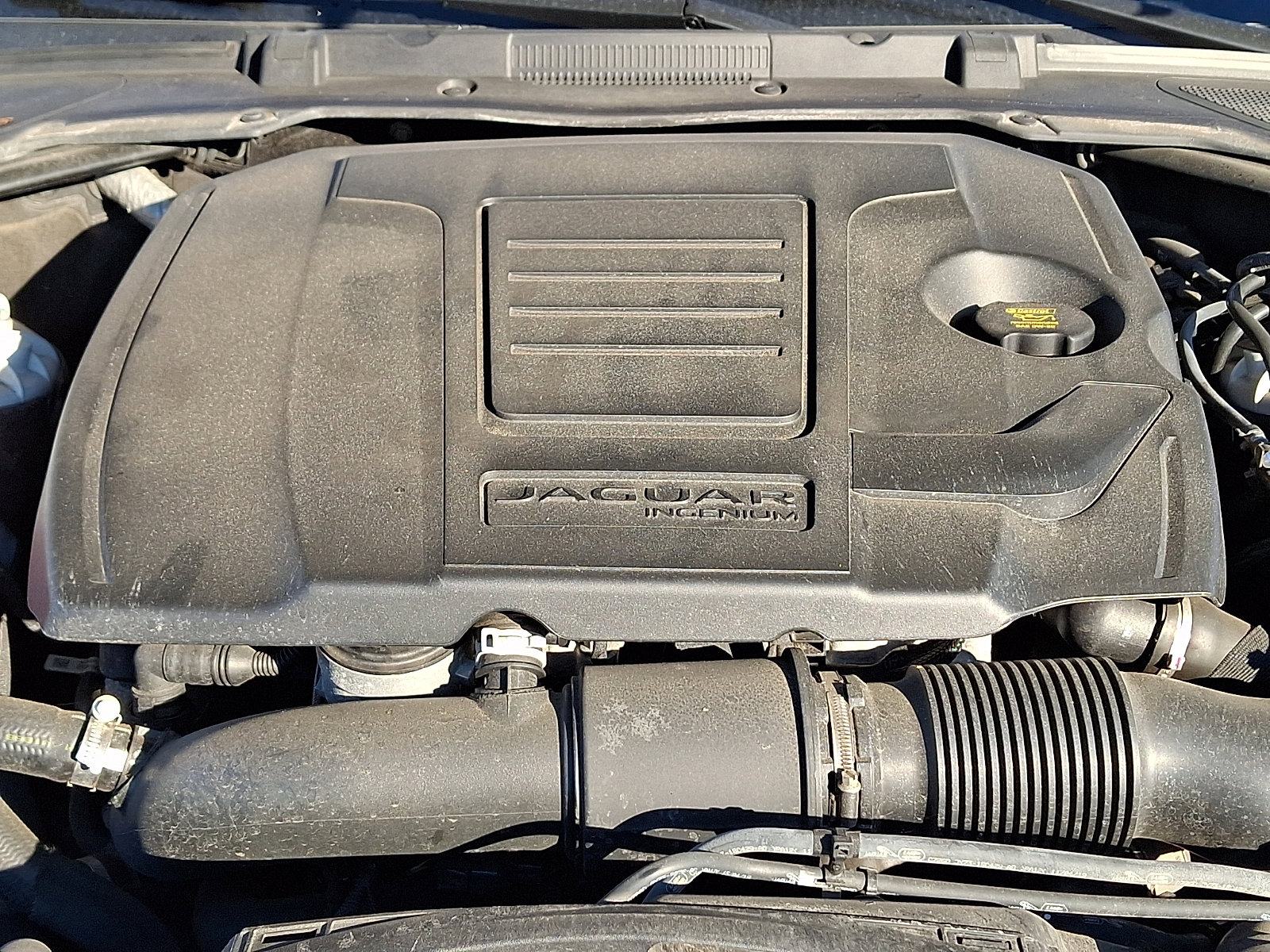 Used 2020 Jaguar XF Premium image 28