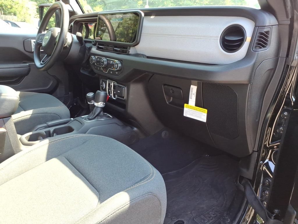 Used 2025 Jeep Gladiator Sport AWD/4WD image 9