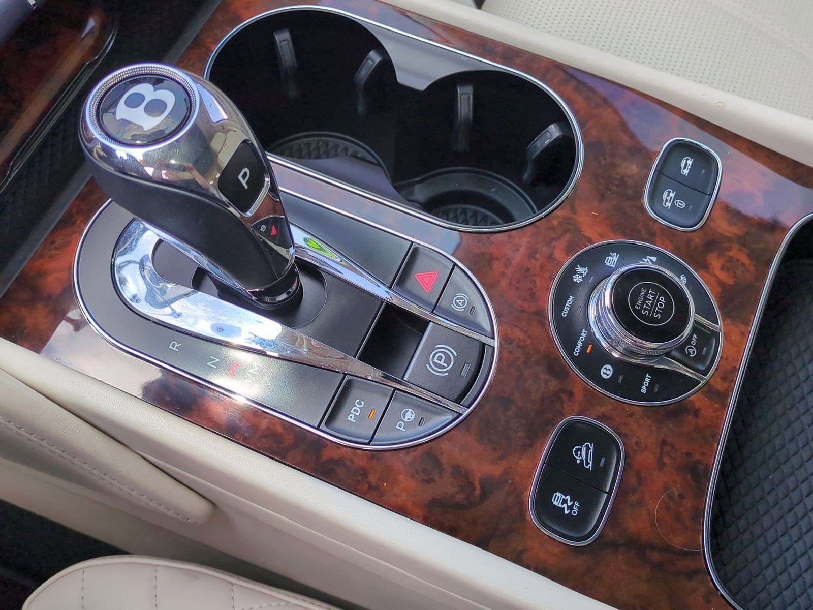 Used 2017 Bentley Bentayga image 27