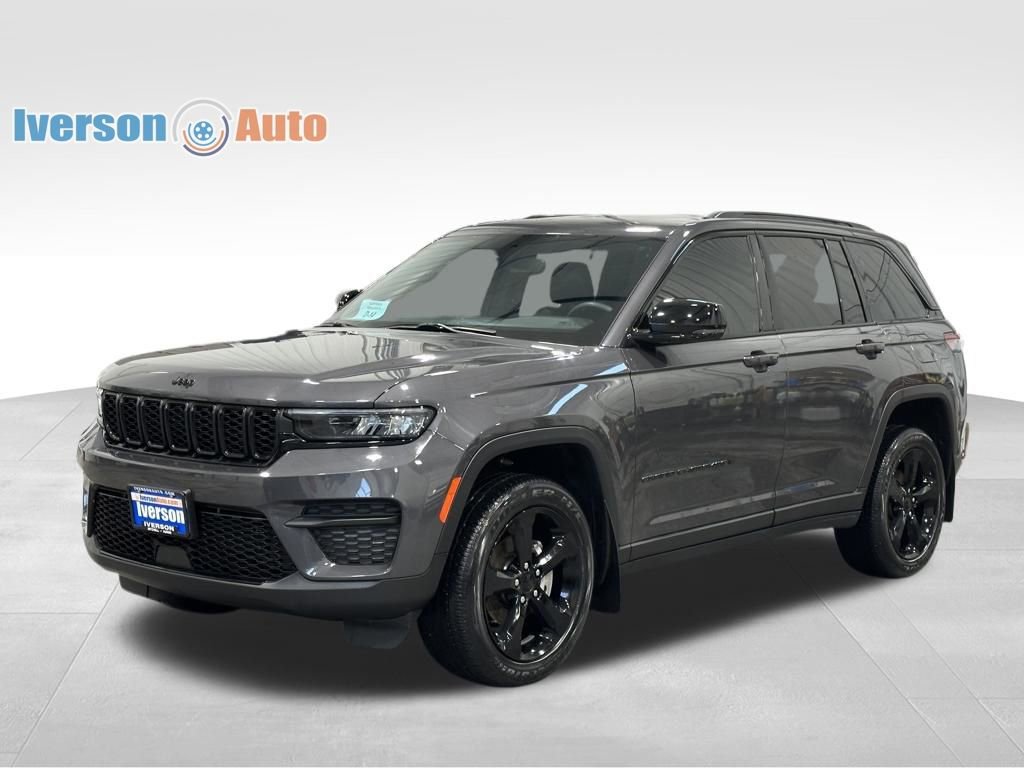 Used 2023 Jeep Grand Cherokee Altitude image 4