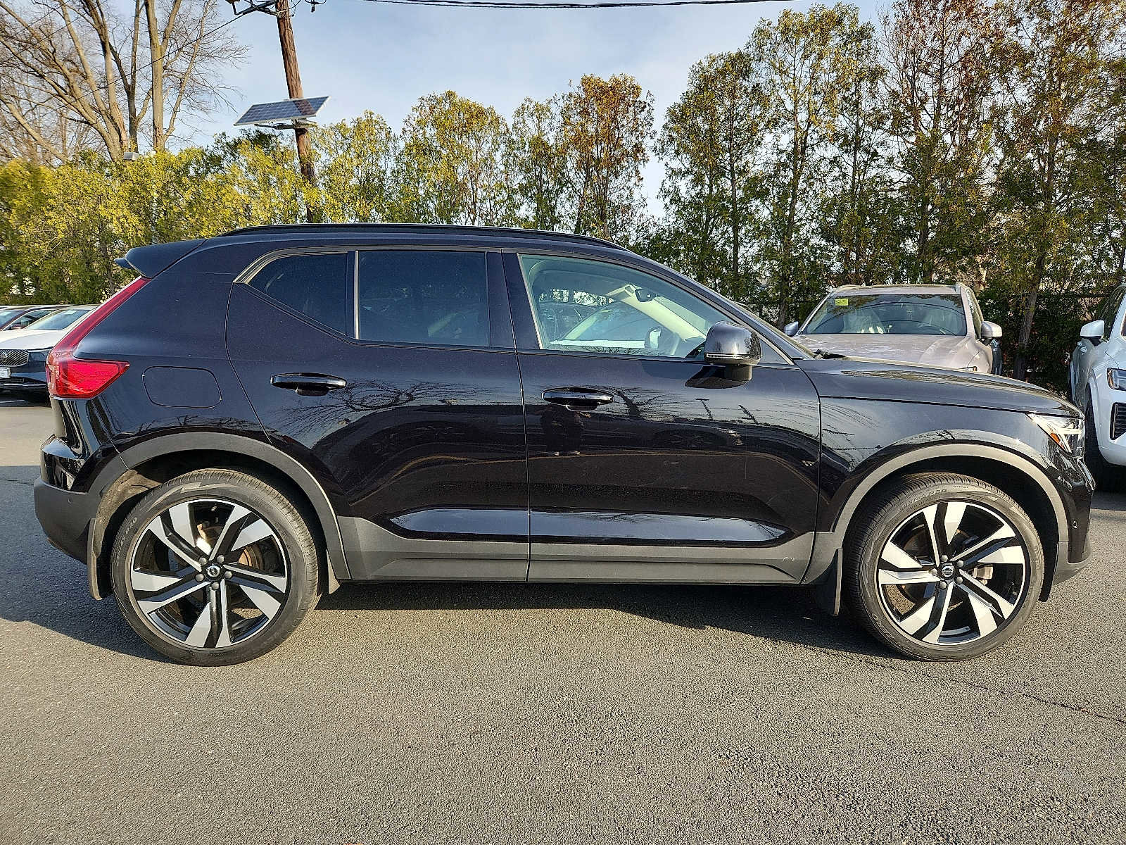 Certified 2023 Volvo XC40 B5 Plus w/ Driver Assist Package image 7
