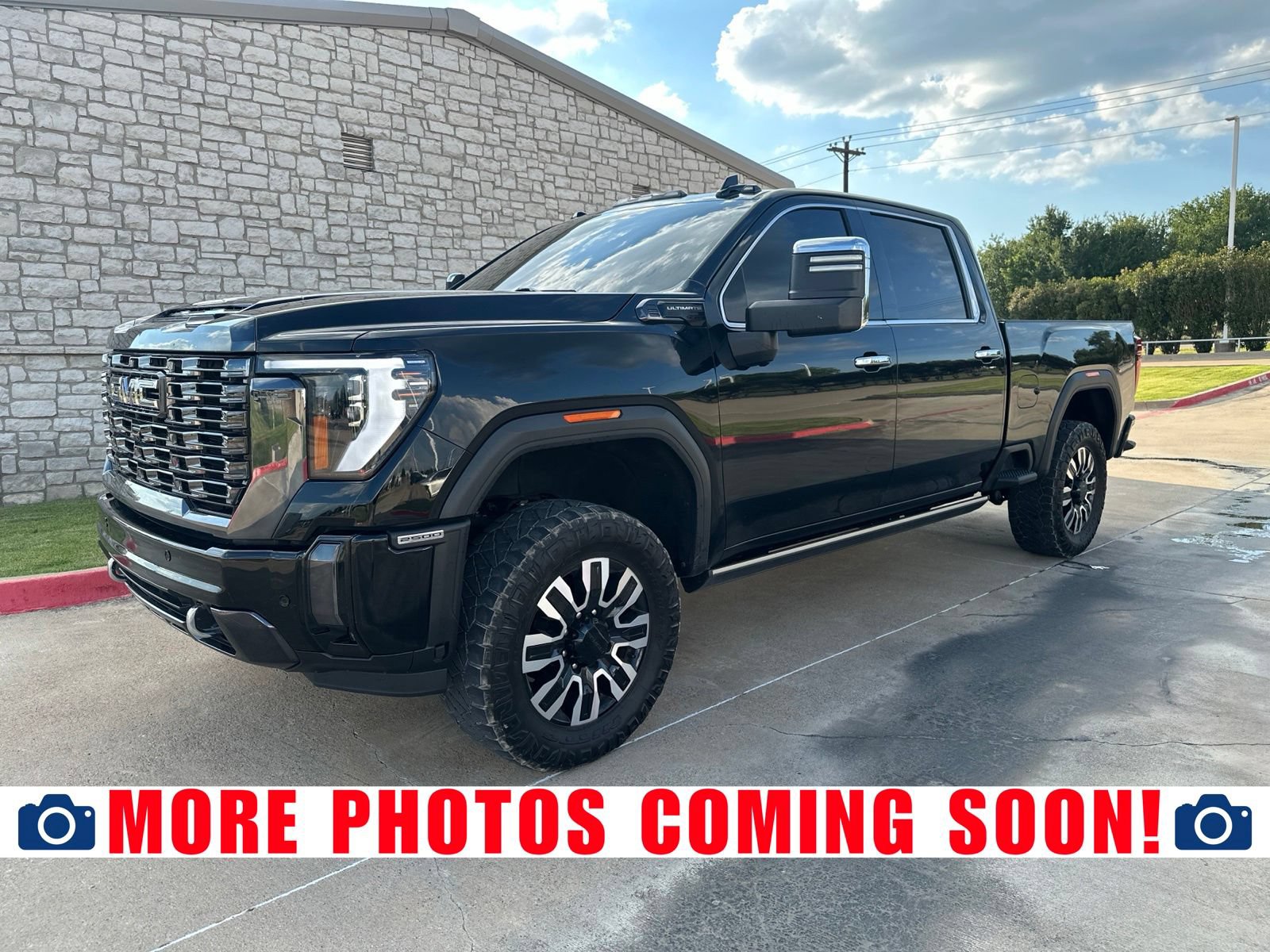 Used 2024 GMC Sierra 2500 Denali Ultimate AWD/4WD image 1