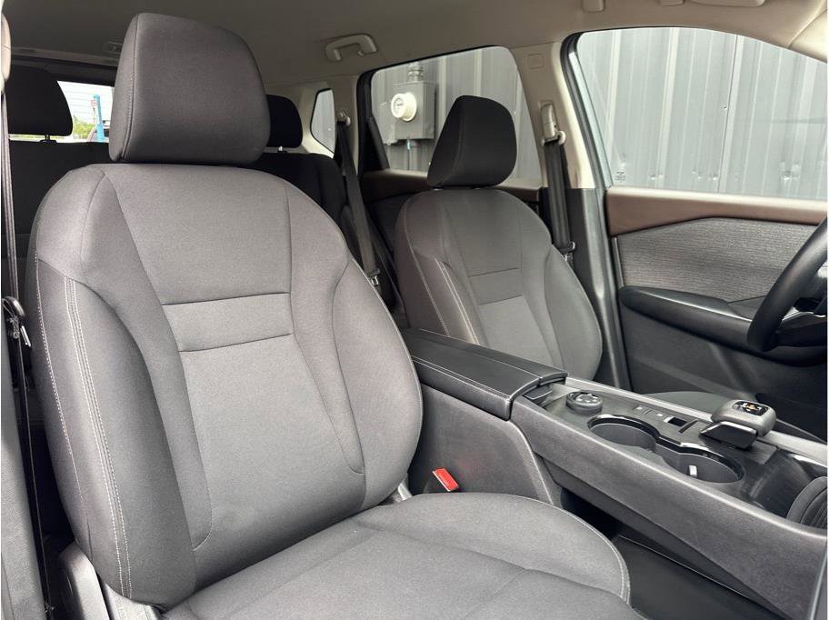 Used 2023 Nissan Rogue S image 4