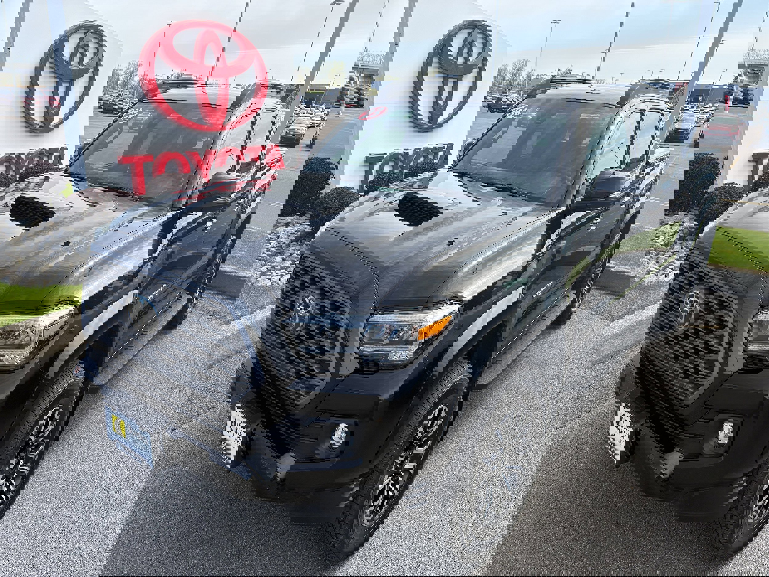 Certified 2023 Toyota Tacoma TRD Sport w/ Technology Package AWD/4WD image 10