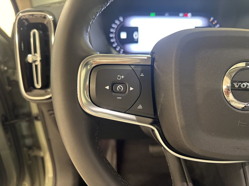 Used 2023 Volvo XC40 B5 Plus w/ Driver Assist Package AWD/4WD image 9