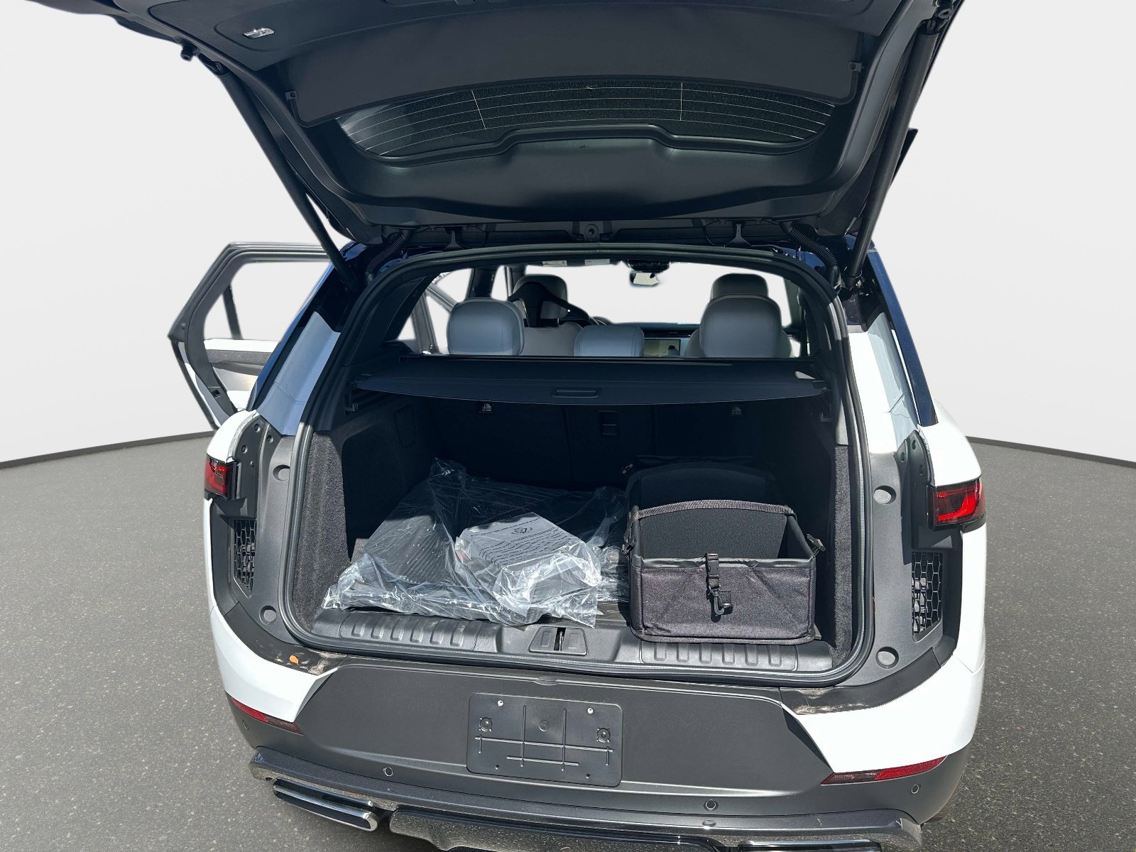 New 2026 Land Rover Range Rover Sport SE image 11